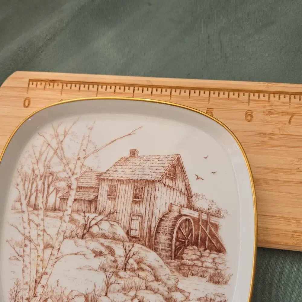 Gold rimmed country cottage ceramic dish